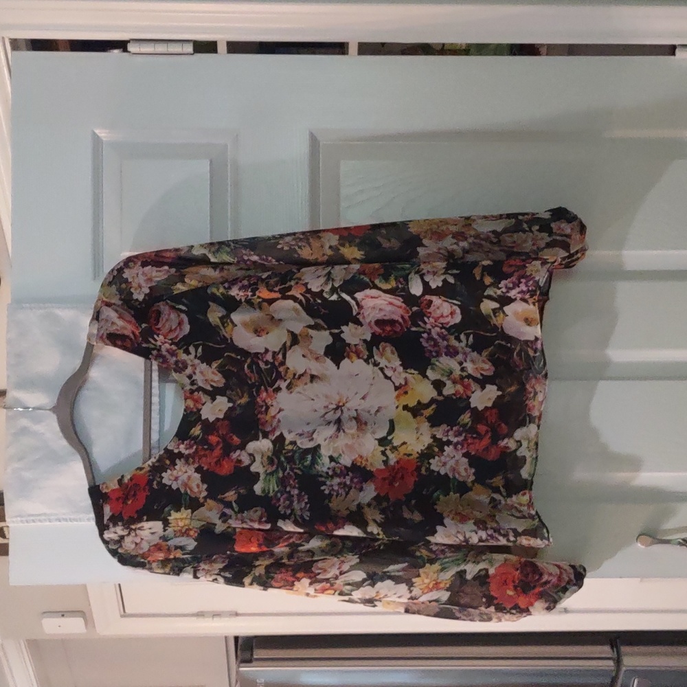 Show me your MuMu floral blouse size small
